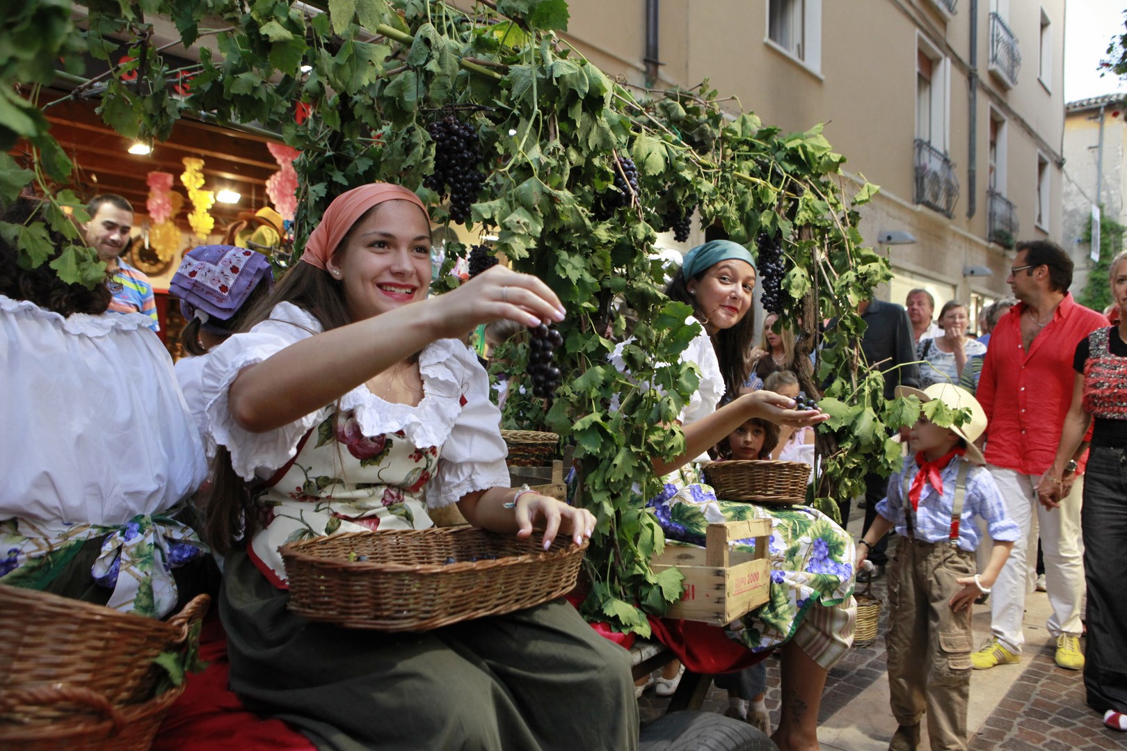 festa uva ragazze.JPG